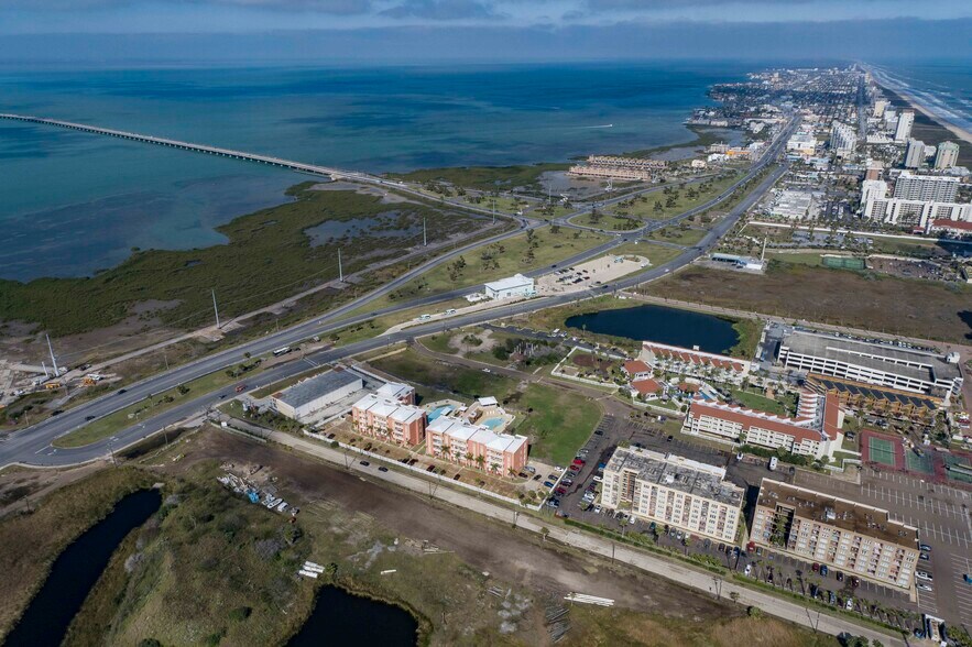 210 Padre Blvd, South Padre Island, TX à louer - Photo du bâtiment - Image 2 de 4
