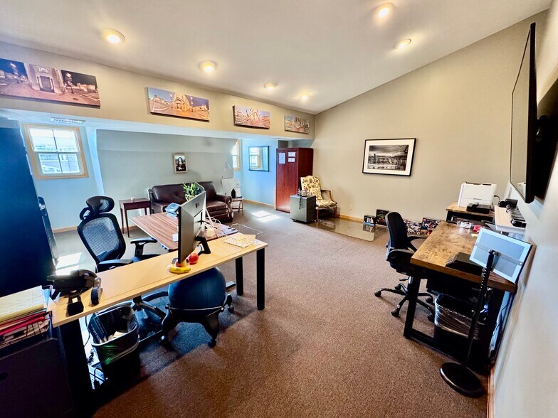 10134 Colvin Run Rd, Great Falls, VA à louer - Photo du bâtiment - Image 2 de 18