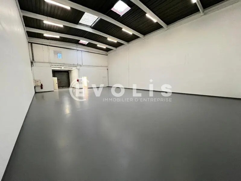Industrial in Bondoufle for lease Interior Photo- Image 1 of 14