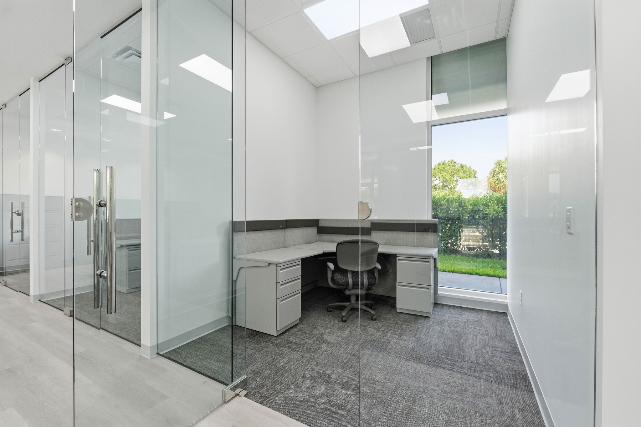 1300 S Dixie Hwy, Lantana, FL for lease Interior Photo- Image 1 of 5