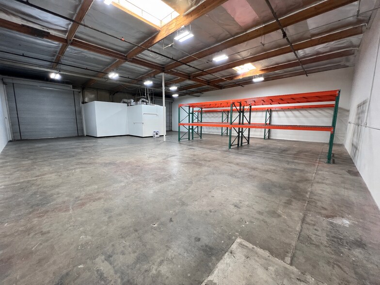 2007 Raymer Ave, Fullerton, CA à vendre - Photo du bâtiment - Image 3 de 7