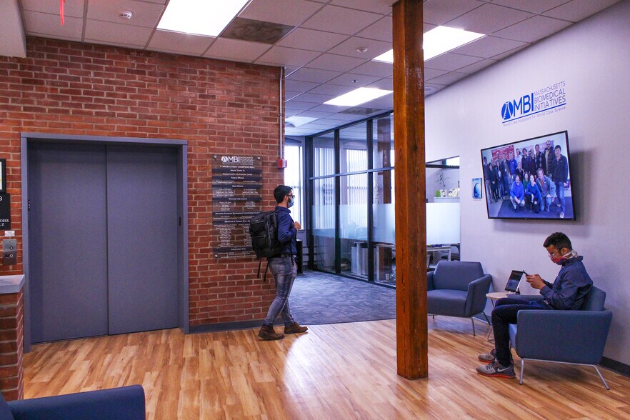 17 Briden St, Worcester, MA à louer - Photo intérieure - Image 2 de 2