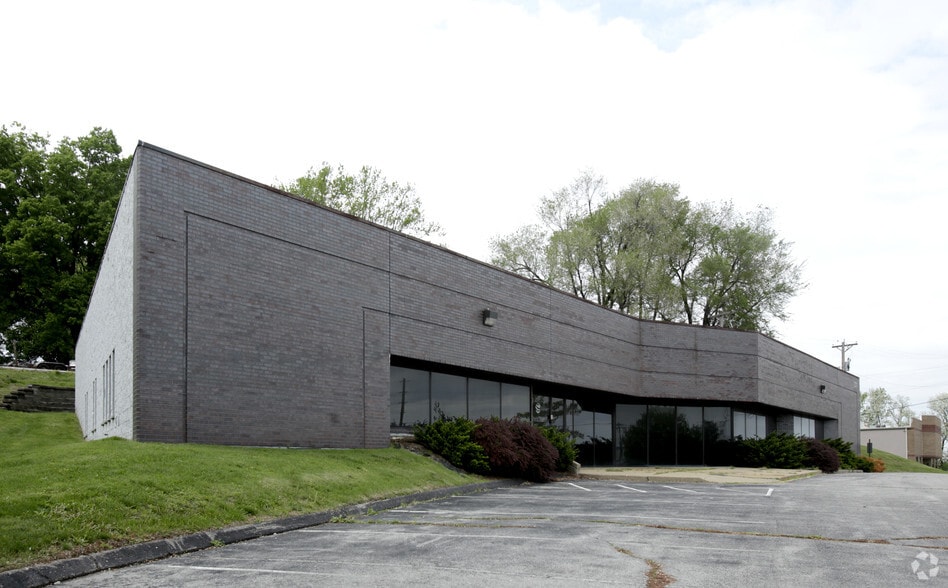 3375-3377 Hollenberg Dr, Bridgeton, MO for sale - Building Photo - Image 2 of 2