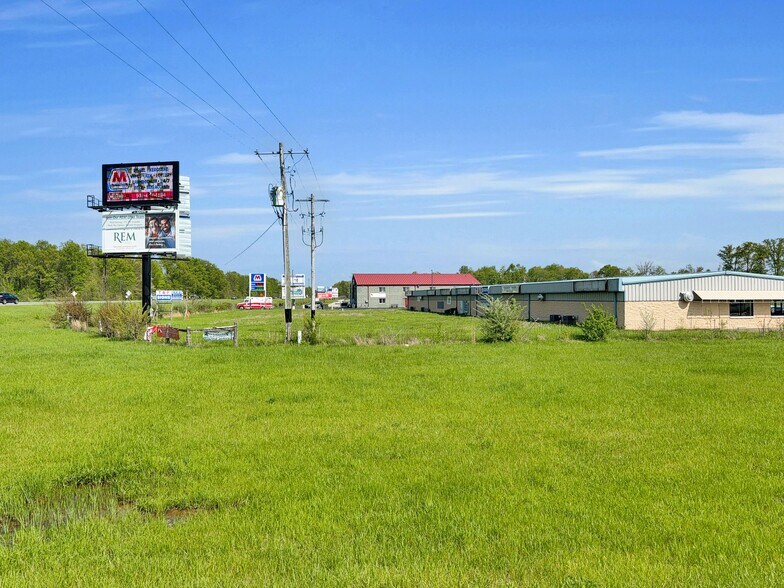 101-117 32 Pky, Williamsburg, OH à louer - Photo du bâtiment - Image 2 de 13