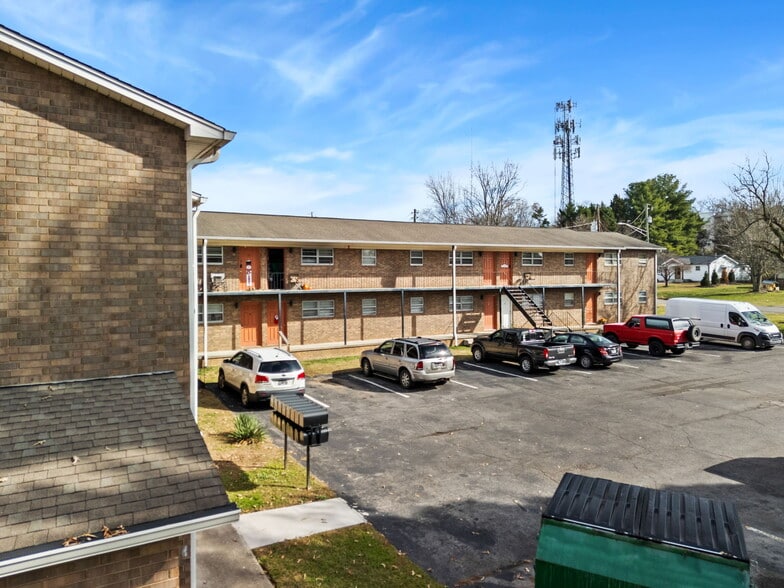 211 Elyria Dr, Knoxville, TN à vendre - Photo du bâtiment - Image 3 de 19