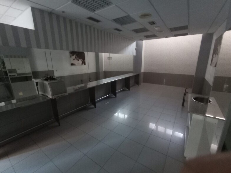 Retail in Cáceres for sale - Building Photo - Image 2 of 12