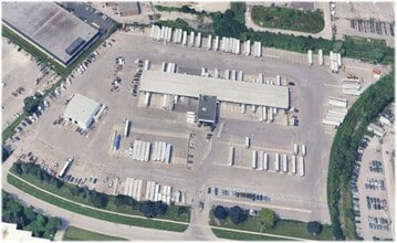 1250 Thornton Rd S, Oshawa, ON à louer Photo intérieure- Image 1 de 1