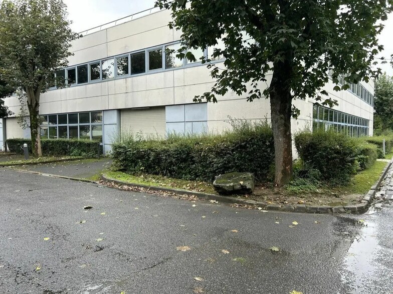 Flex dans Roissy-en-France à louer - Photo du bâtiment - Image 1 de 12