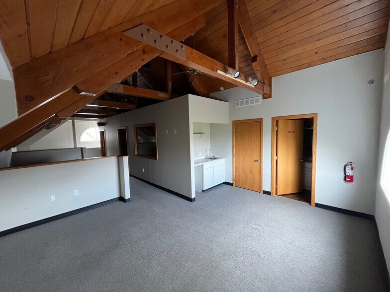 174 N Main St, Dublin, PA à louer - Photo du bâtiment - Image 2 de 24