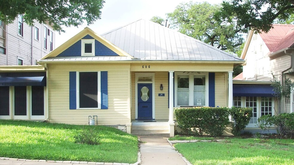 606 W 12th St, Austin, TX à louer - Photo du bâtiment - Image 1 de 8