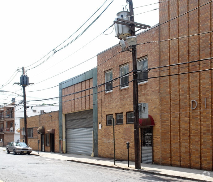 403B 39th St, Union City, NJ à louer - Photo du bâtiment - Image 1 de 17