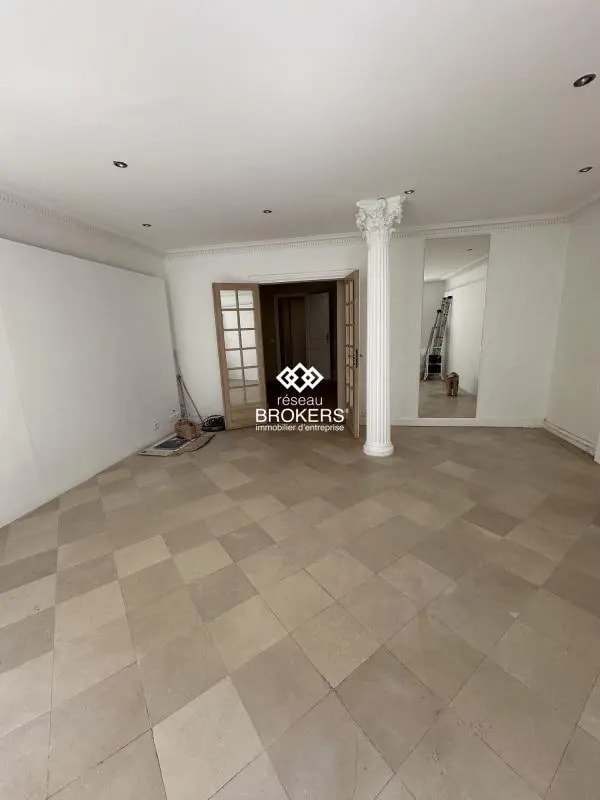 Commerce de détail dans Paris à louer Photo intérieure- Image 1 de 5