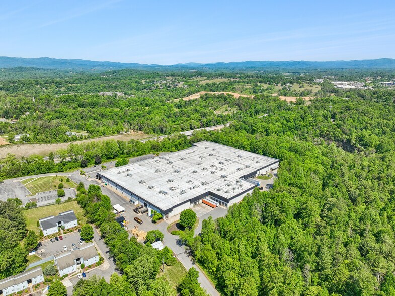 275 Aiken Rd, Asheville, NC à vendre - Photo du bâtiment - Image 1 de 3