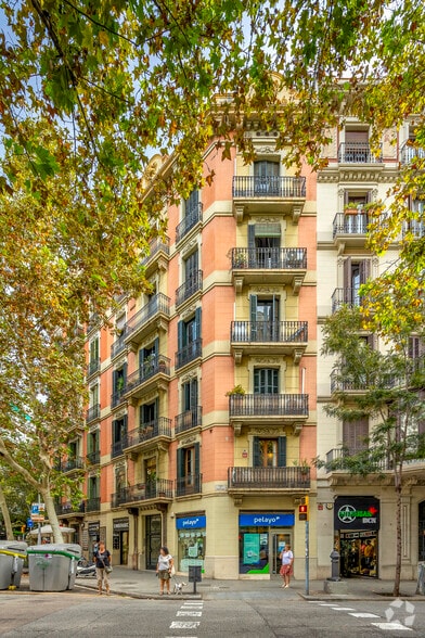 Multifamily in Barcelona, Barcelona for sale - Building Photo - Image 2 of 3