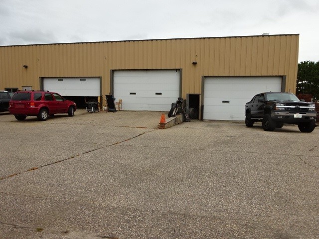 4824 Industrial Park Dr, Stevens Point, WI à vendre - Photo du bâtiment - Image 3 de 17