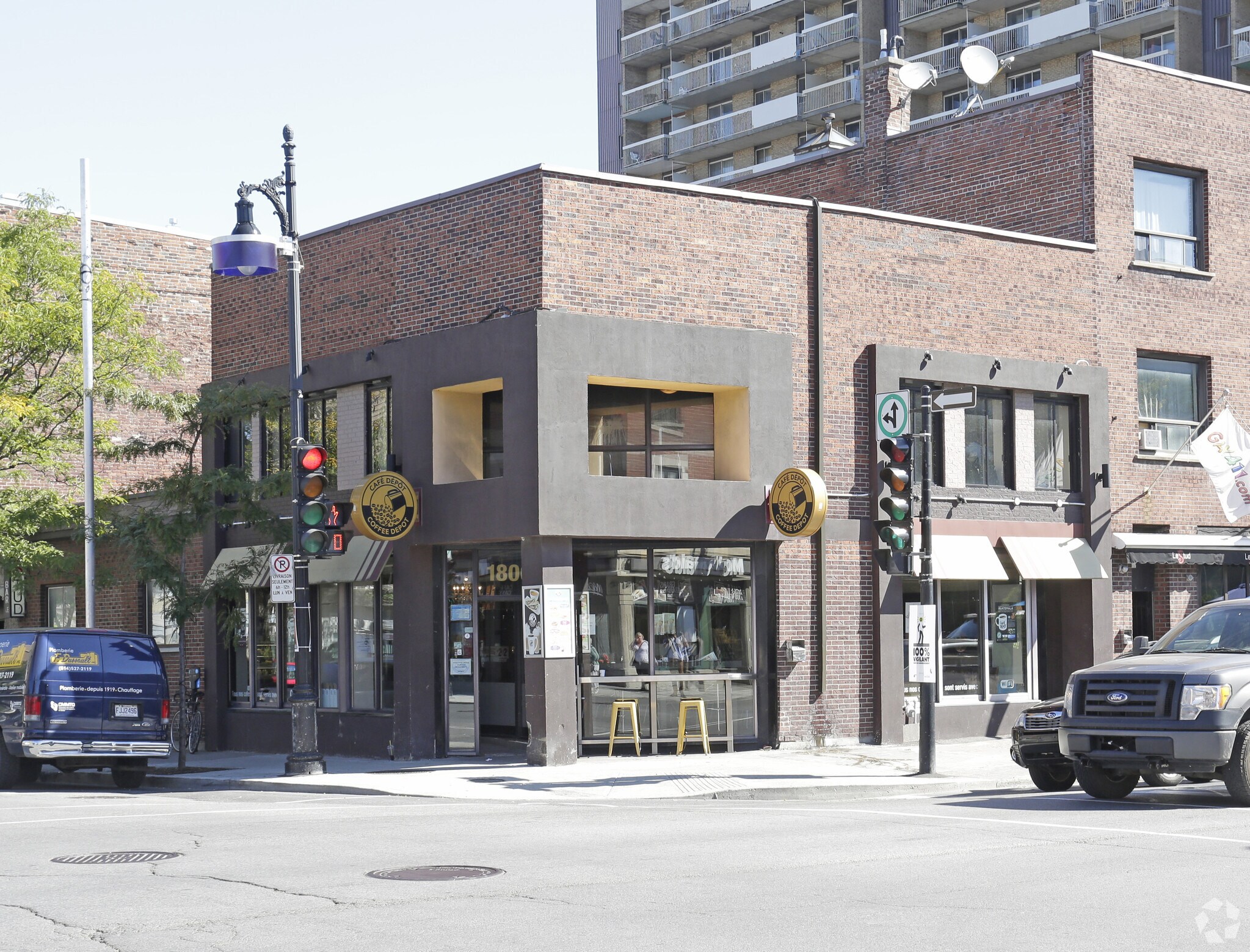 1800-1812 Rue Sainte-Catherine E, Montréal, QC à vendre Photo principale- Image 1 de 1