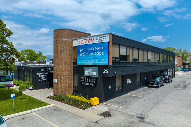 Plus de détails pour 25 Lesmill Rd, Toronto, ON - Bureau/Commerce de détail à louer