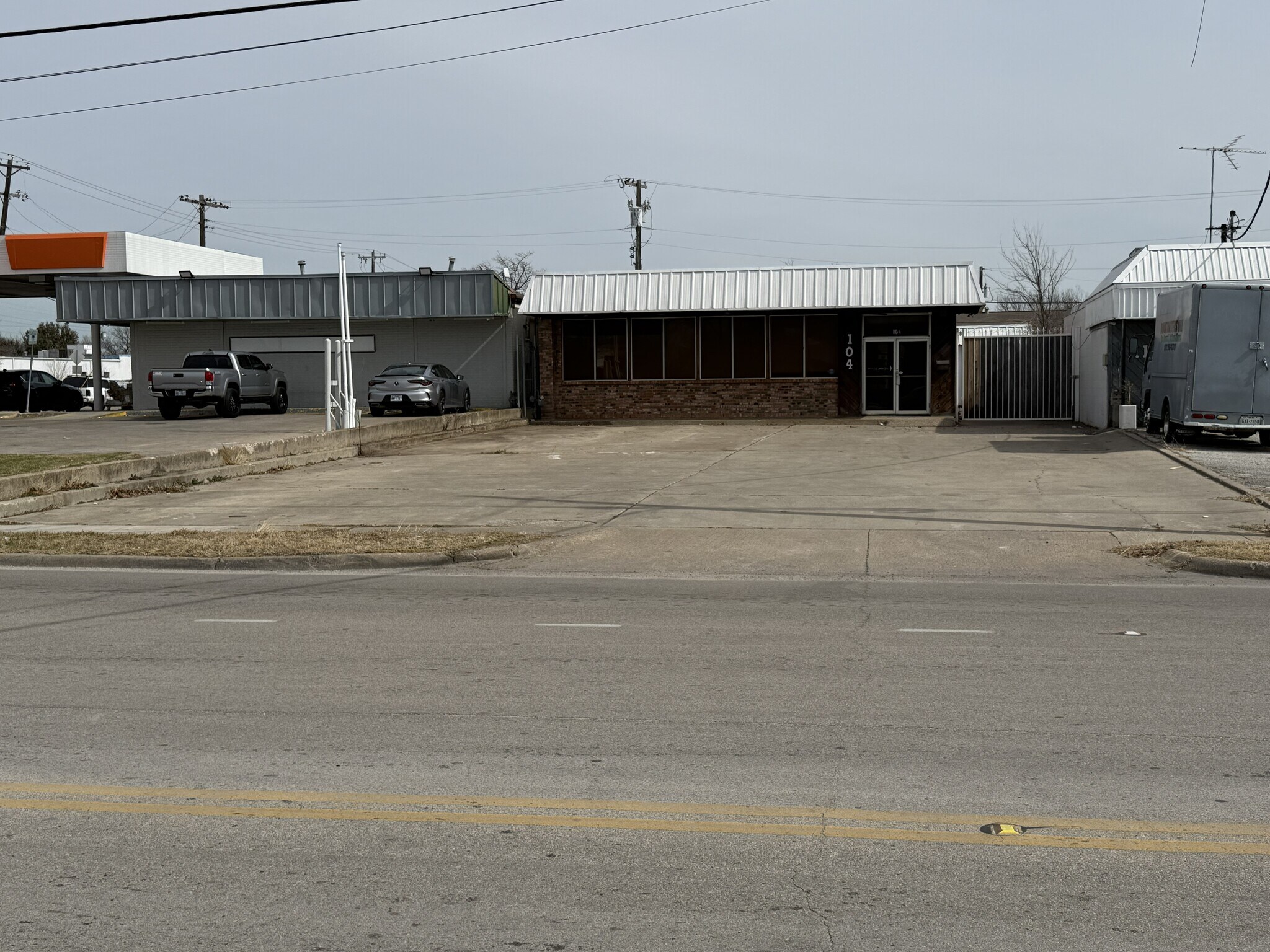 104 Rogers Rd S, Irving, TX à louer Photo principale- Image 1 de 7