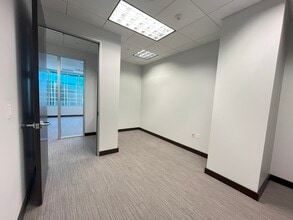 2525 E Camelback Rd, Phoenix, AZ for lease Interior Photo- Image 1 of 16
