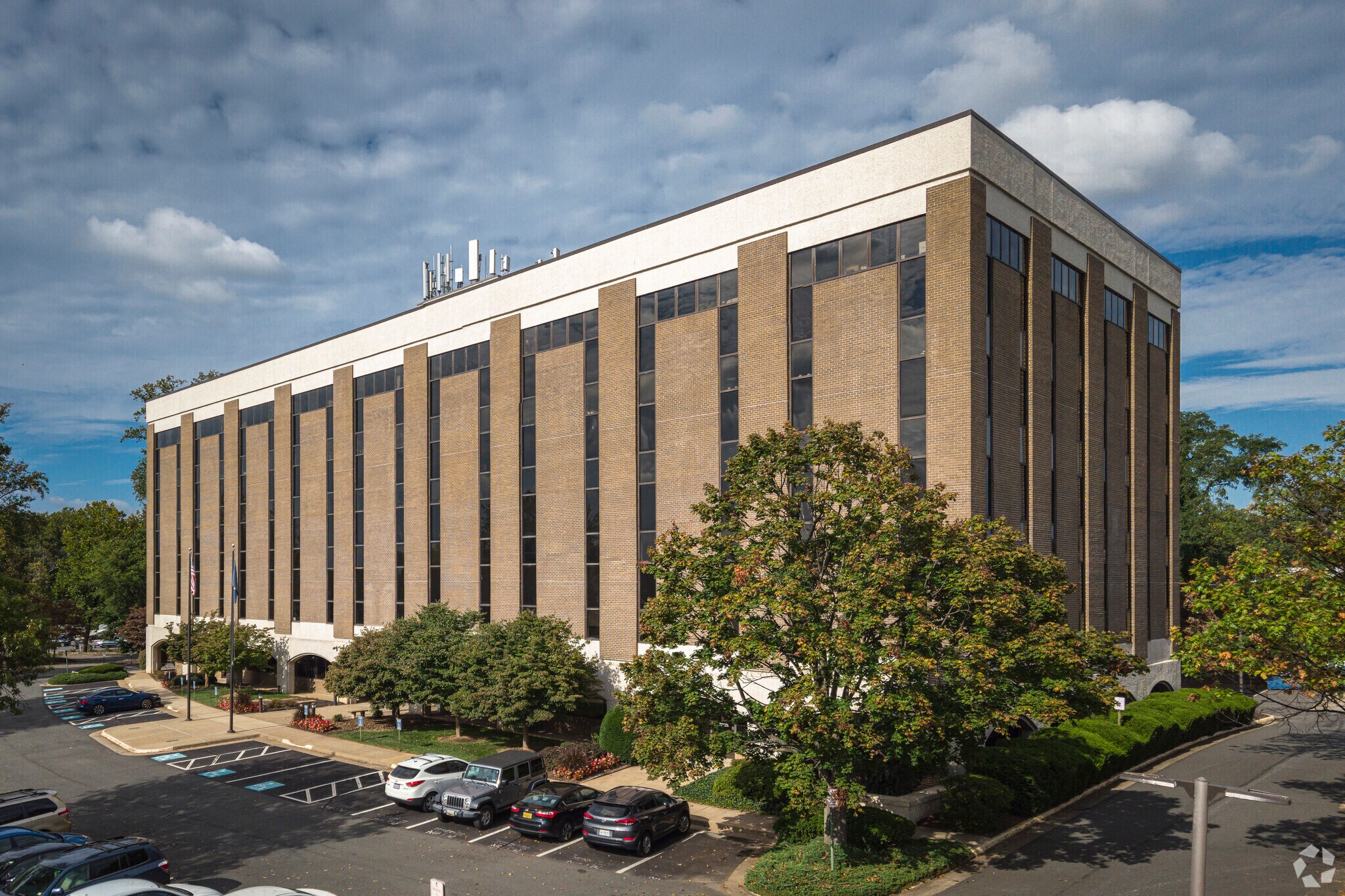 8001 Braddock Rd, Springfield, VA à louer Photo du bâtiment- Image 1 de 9