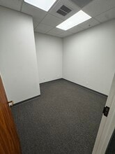 11300 4th St N, Saint Petersburg, FL à louer Photo intérieure- Image 2 de 4