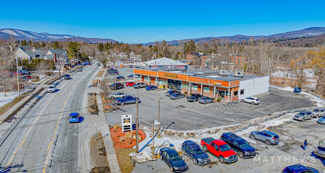 Plus de détails pour 384 Main St, Williamstown, MA - Commerce de détail à vendre