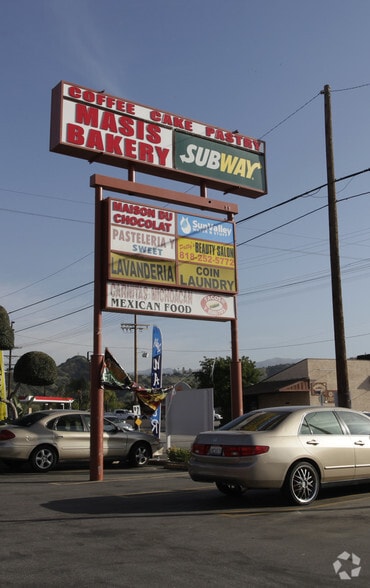 8715-8735 Sunland Blvd, Sun Valley, CA à louer - Photo du bâtiment - Image 3 de 3