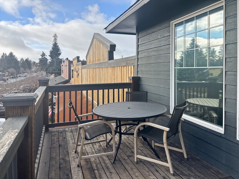 207 N fir St, Sisters, OR à louer - Photo du bâtiment - Image 2 de 13