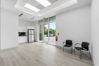 1300 S Dixie Hwy, Lantana, FL for lease Interior Photo- Image 2 of 4