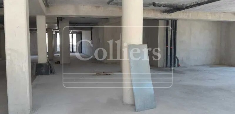 Retail in Marseille for lease - Interior Photo - Image 2 of 9
