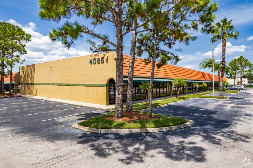 4081 L B McLeod Rd, Orlando, FL à louer - Photo du bâtiment - Image 2 de 6