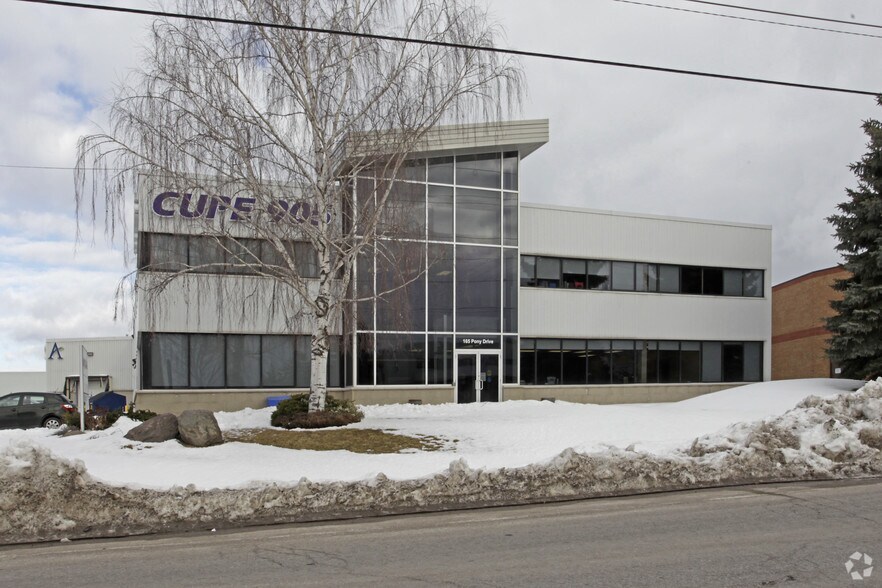 165 Pony Dr, Newmarket, ON à vendre - Photo du bâtiment - Image 2 de 2