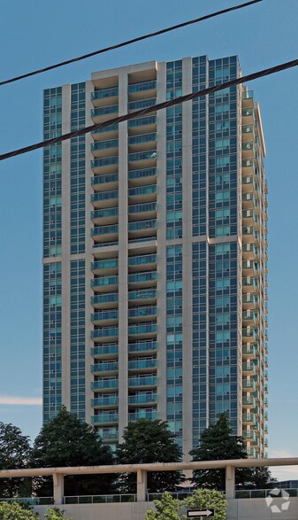 12 Harrison Garden Blvd, Toronto, ON à vendre - Photo principale - Image 1 de 1