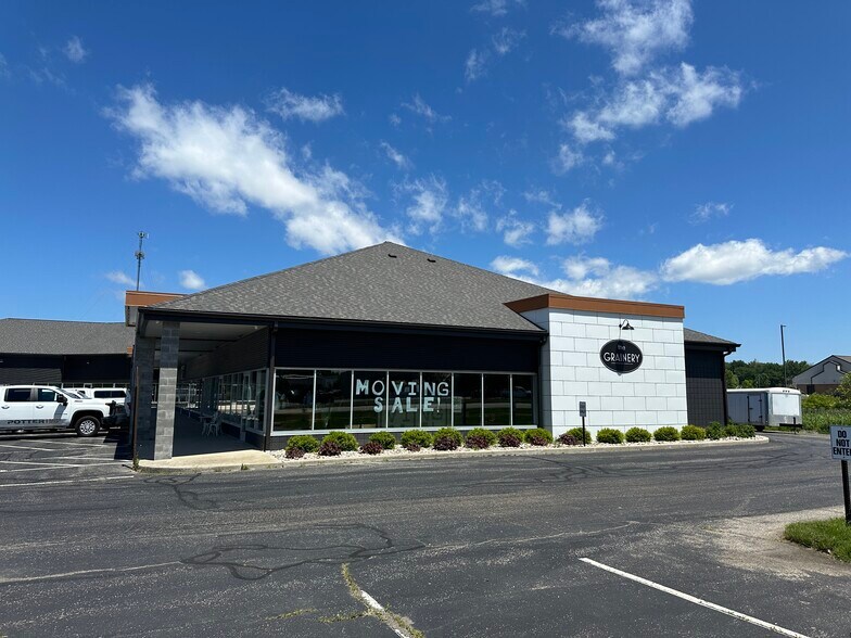 840 N Black River Dr, Holland, MI for lease - Building Photo - Image 2 of 10