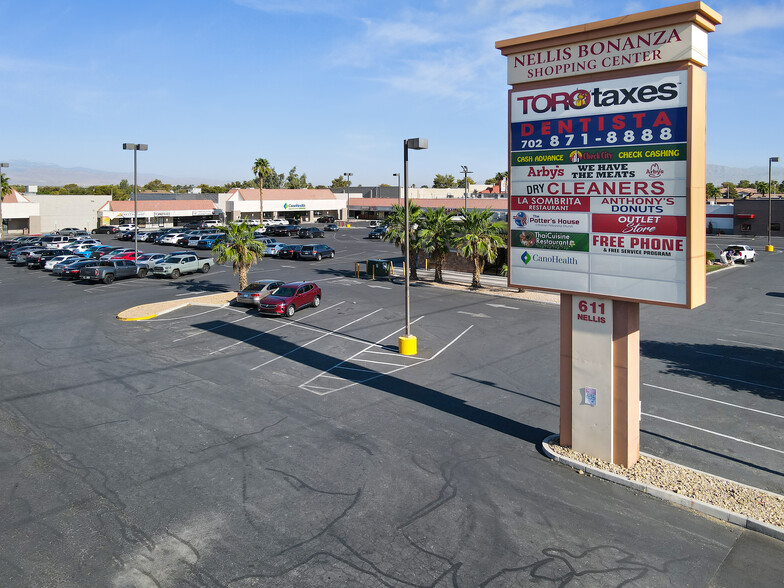 601-725 N Nellis Blvd, Las Vegas, NV à louer - Photo du b timent - Image 1 de 9