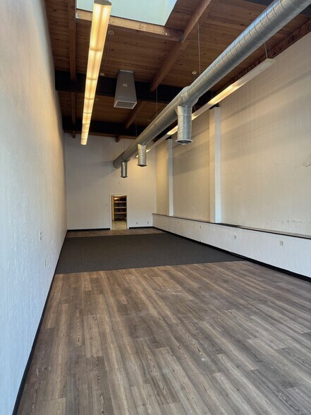 439-455 W 11th Ave, Eugene, OR à louer - Photo du bâtiment - Image 3 de 9