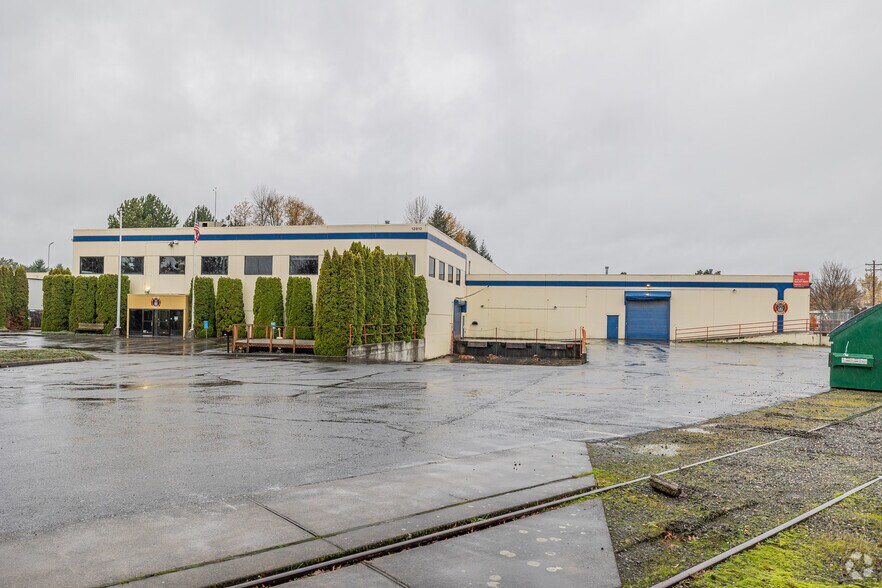 12812 NE Whitaker Way, Portland, OR à vendre - Photo du bâtiment - Image 2 de 16
