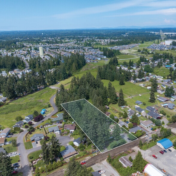 1713 208th St E, Spanaway, WA à vendre - Photo du bâtiment - Image 3 de 4