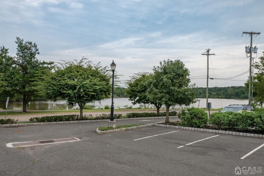 220 Forsgate Dr, Jamesburg, NJ for lease - Building Photo - Image 2 of 4