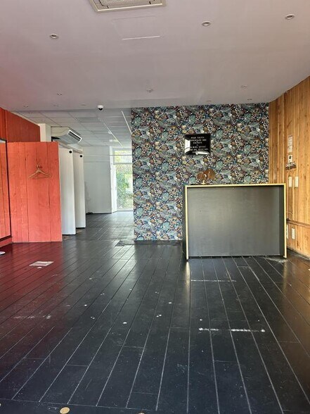 Retail in Bordeaux for lease - Interior Photo - Image 2 of 4