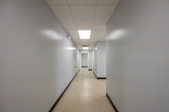 2420 Kiss Dr, Durham, NC à louer Photo intérieure- Image 2 de 18