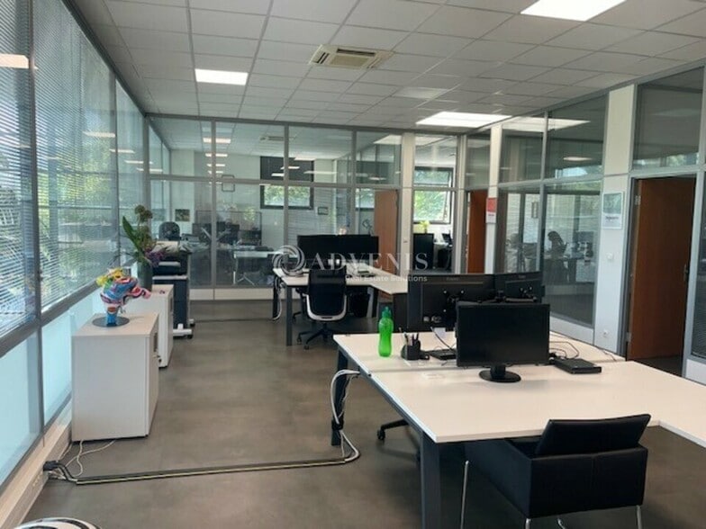 Office in Bussy-Saint-Martin for lease - Building Photo - Image 2 of 8