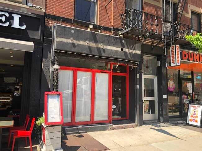 Plus de détails pour 693 Ninth Ave, New York, NY - Commerce de détail à louer