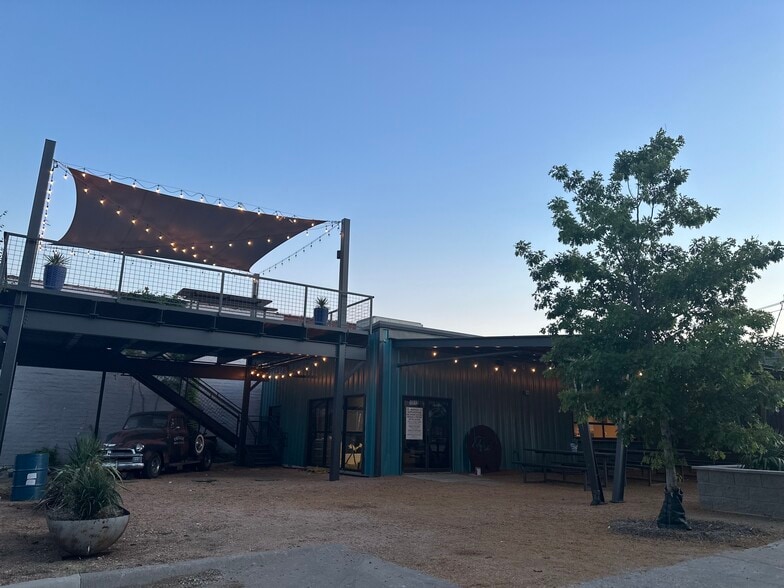 1012 S Main St, Fort Worth, TX for lease - Building Photo - Image 3 of 11