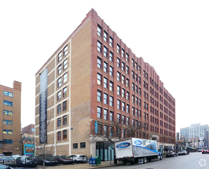 325 W Huron St, Chicago, IL for lease - Building Photo - Image 2 of 22