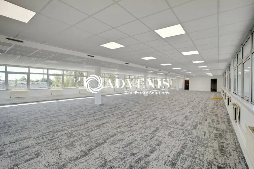Office in Roissy-en-France for lease - Building Photo - Image 3 of 12