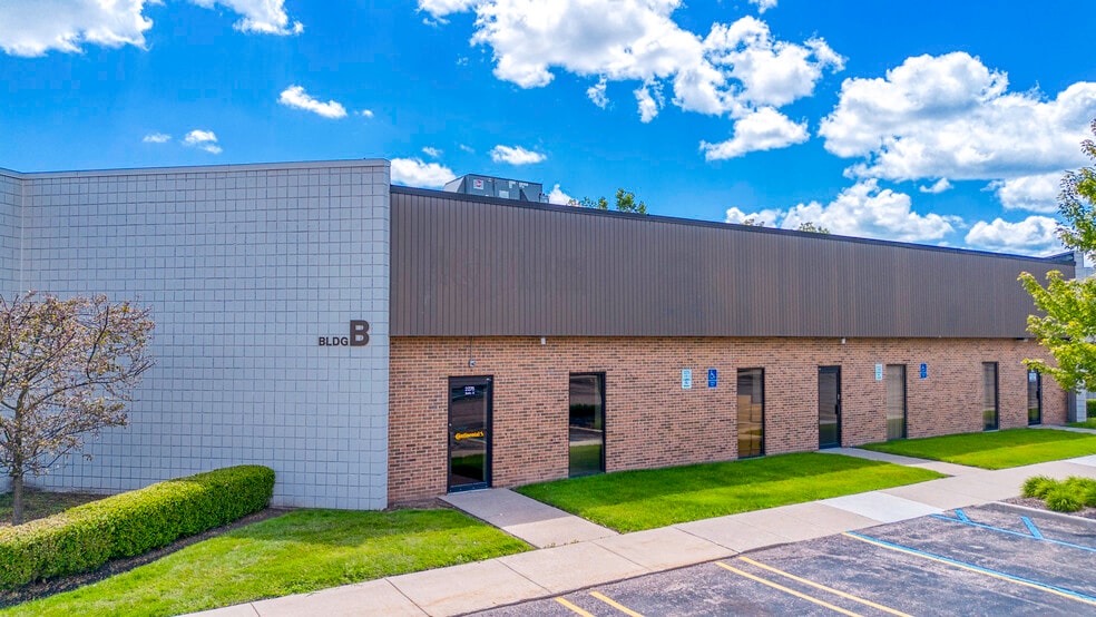 2275 N Opdyke Rd, Auburn Hills, MI for lease - Building Photo - Image 3 of 8