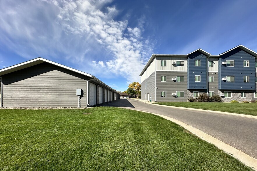 904 E Milbank Ave, Milbank, SD à vendre - Photo du bâtiment - Image 3 de 14