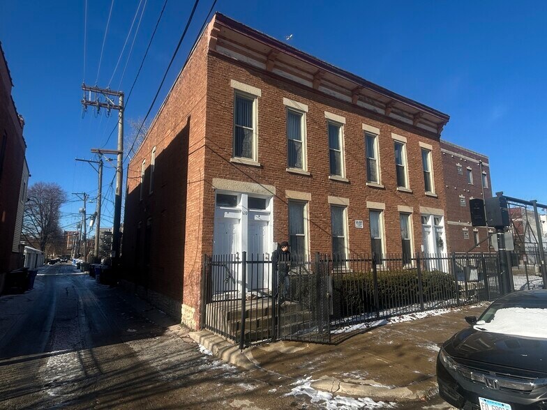 608 S Oakley Blvd, Chicago, IL for sale - Primary Photo - Image 1 of 1