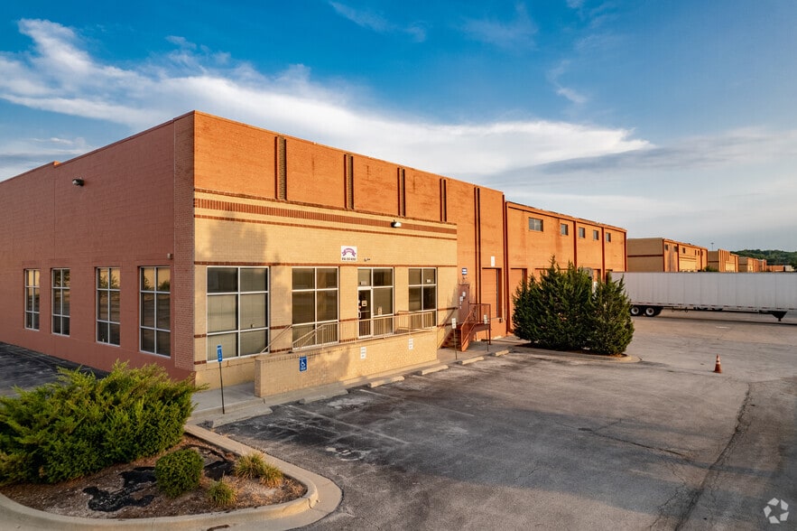 1600-1840 Vernon St, North Kansas City, MO for lease - Building Photo - Image 3 of 9